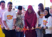 Grand Opening, Pj Bupati Kampar dan Pj Ketua PKK Kampar Resmikan Outlet Es Krim Momoyo Bangkinang, Dorong Pertumbuhan Ekonomi Lokal
