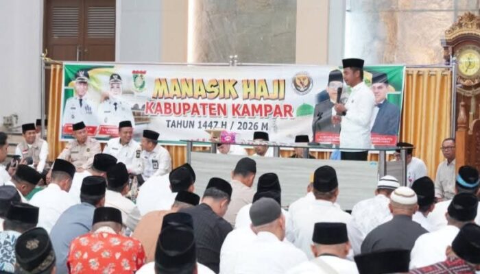 Bupati Kampar Ahmad Yuzar, Resmi Tutup Manasik dan Lepas Keberangkatan 453 CJH Kampar 1447 H