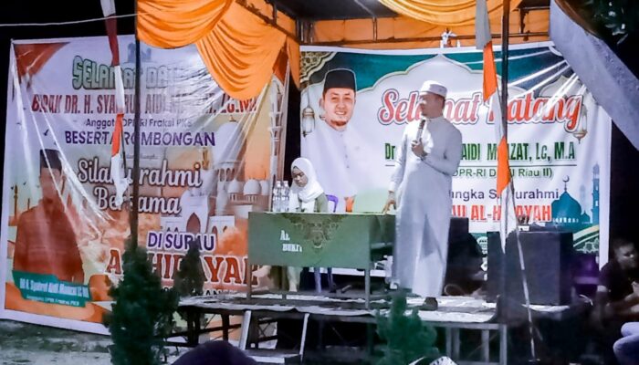 Silaturahmi dan Kajian Agama di Surau Al-Hidayah Berlangsung Khidmat, Jamaah Tetap Antusias Meski Diguyur Hujan